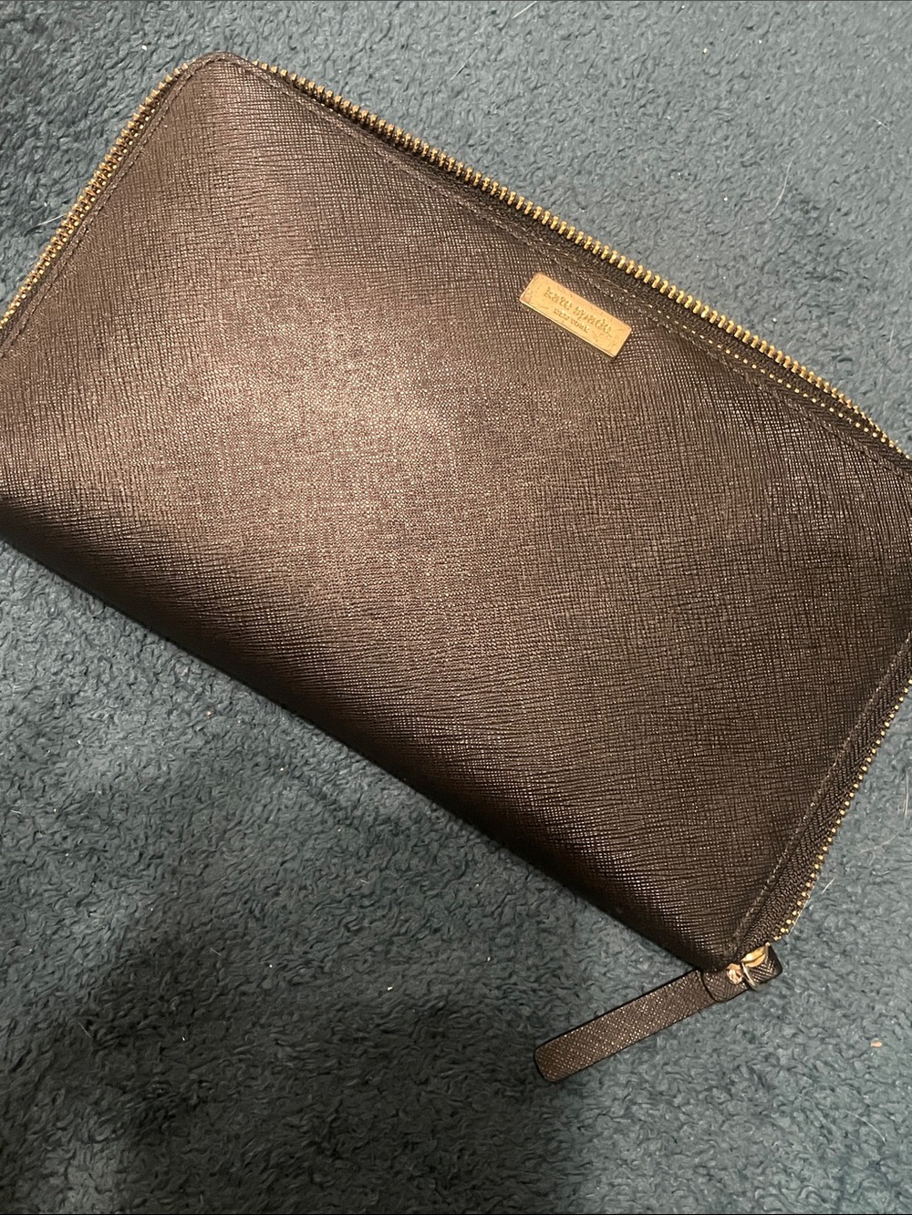 Kate spade β οΈ Black Zip around large wallet